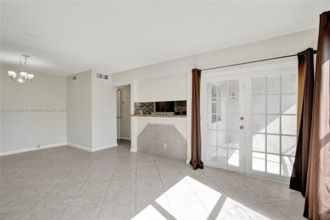 Condominio en venta en Lauderhill, Florida, 1 dormitorio, 62.71 m2 № 2082241 - foto 6