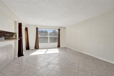 Condominio en venta en Lauderhill, Florida, 1 dormitorio, 62.71 m2 № 2082241 - foto 5
