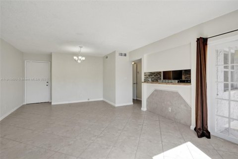 Condominio en venta en Lauderhill, Florida, 1 dormitorio, 62.71 m2 № 2082241 - foto 8