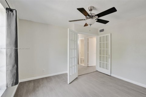 Condominio en venta en Lauderhill, Florida, 1 dormitorio, 62.71 m2 № 2082241 - foto 25