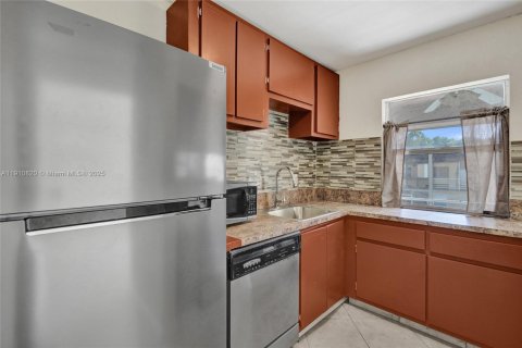 Condominio en venta en Lauderhill, Florida, 1 dormitorio, 62.71 m2 № 2082241 - foto 9