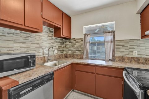 Condominio en venta en Lauderhill, Florida, 1 dormitorio, 62.71 m2 № 2082241 - foto 11