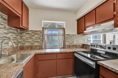Condominio en venta en Lauderhill, Florida, 1 dormitorio, 62.71 m2 № 2082241 - foto 12