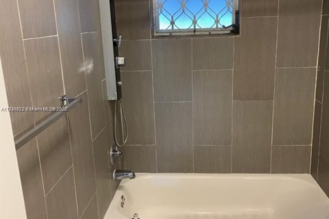Condominio en venta en Hollywood, Florida, 1 dormitorio, 57.6 m2 № 1704565 - foto 7