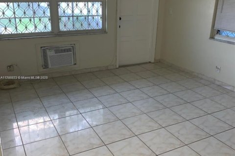 Condominio en venta en Hollywood, Florida, 1 dormitorio, 57.6 m2 № 1704565 - foto 11
