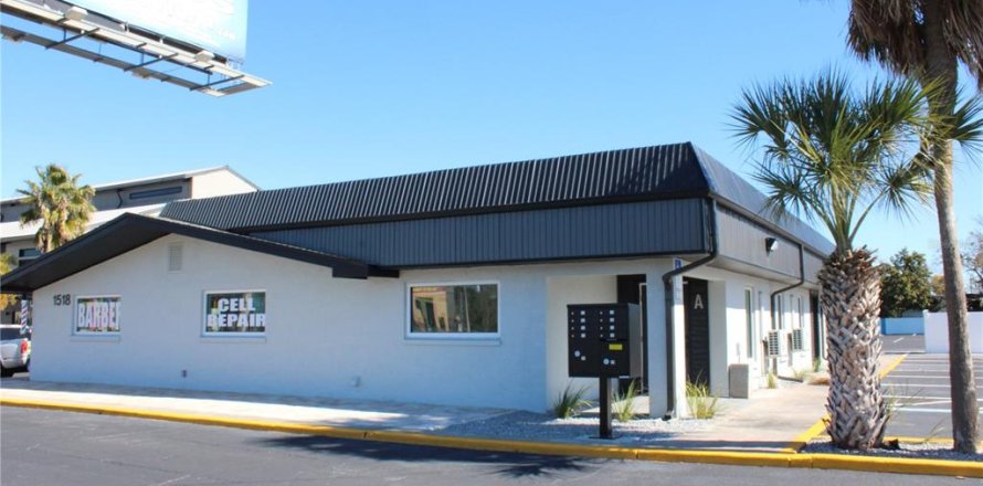 Commercial property in Holiday, Florida 500.74 sq.m. № 2101686