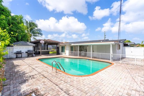 House in Hialeah, Florida 5 bedrooms, 172.8 sq.m. № 1848333 - photo 29