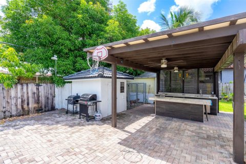 House in Hialeah, Florida 5 bedrooms, 172.8 sq.m. № 1848333 - photo 27