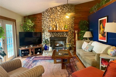 House in Edgewater, Florida 4 bedrooms, 199.55 sq.m. № 2115511 - photo 2