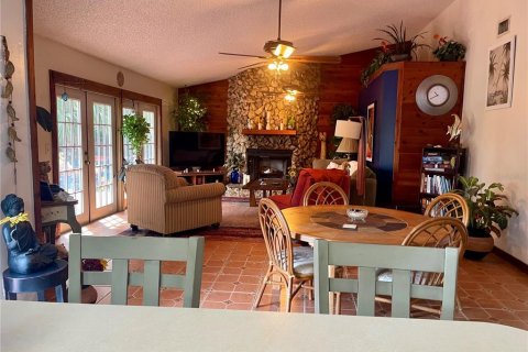 House in Edgewater, Florida 4 bedrooms, 199.55 sq.m. № 2115511 - photo 9