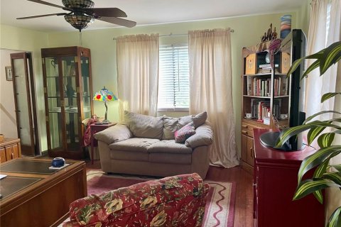 House in Edgewater, Florida 4 bedrooms, 199.55 sq.m. № 2115511 - photo 22