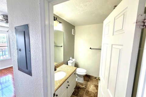 Condo in Tampa, Florida, 1 bedroom  № 2198835 - photo 15