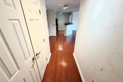 Condo in Tampa, Florida, 1 bedroom  № 2198835 - photo 3