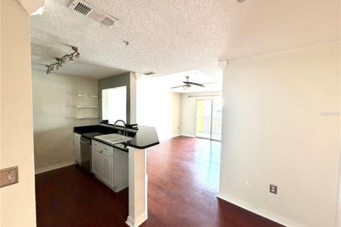 Condo in Tampa, Florida, 1 bedroom  № 2198835 - photo 5