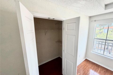 Condo in Tampa, Florida, 1 bedroom  № 2198835 - photo 11