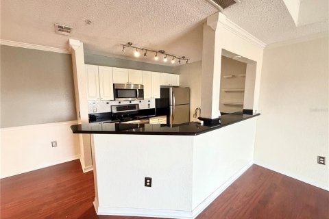 Condo in Tampa, Florida, 1 bedroom  № 2198835 - photo 17