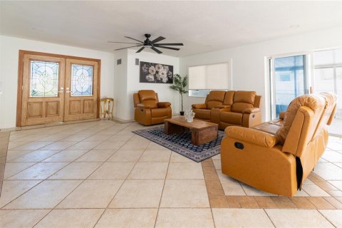 House in Saint Petersburg, Florida 3 bedrooms, 163.69 sq.m. № 2207218 - photo 30