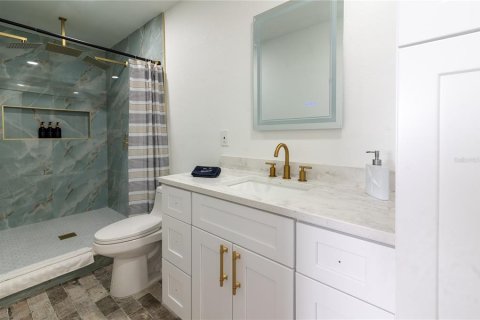 House in Saint Petersburg, Florida 3 bedrooms, 163.69 sq.m. № 2207218 - photo 23