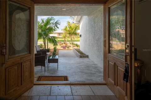House in Saint Petersburg, Florida 3 bedrooms, 163.69 sq.m. № 2207218 - photo 8