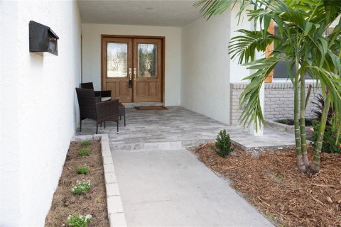 House in Saint Petersburg, Florida 3 bedrooms, 163.69 sq.m. № 2207218 - photo 5