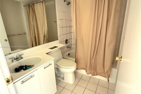 Снять в аренду кондоминиум в Авентура, Флорида 2 спальни, 98.66м2, № 1831119 - фото 7