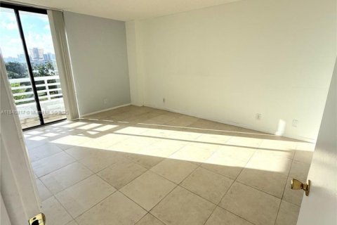 Снять в аренду кондоминиум в Авентура, Флорида 2 спальни, 98.66м2, № 1831119 - фото 6