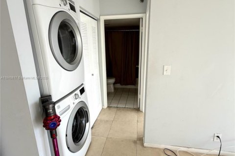 Снять в аренду кондоминиум в Авентура, Флорида 2 спальни, 98.66м2, № 1831119 - фото 11