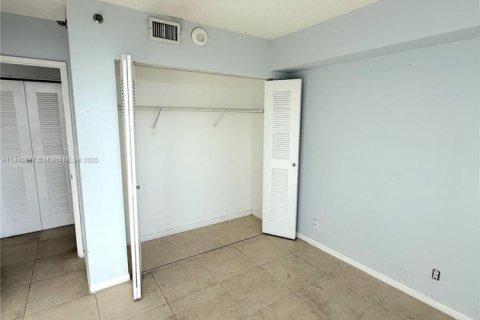 Снять в аренду кондоминиум в Авентура, Флорида 2 спальни, 98.66м2, № 1831119 - фото 8