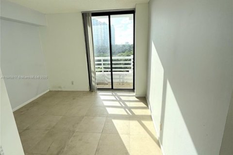 Снять в аренду кондоминиум в Авентура, Флорида 2 спальни, 98.66м2, № 1831119 - фото 10