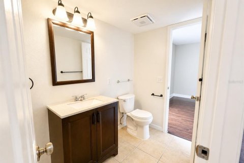 House in Tampa, Florida 3 bedrooms, 125.98 sq.m. № 2258644 - photo 13