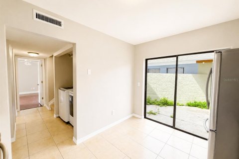 House in Tampa, Florida 3 bedrooms, 125.98 sq.m. № 2258644 - photo 10