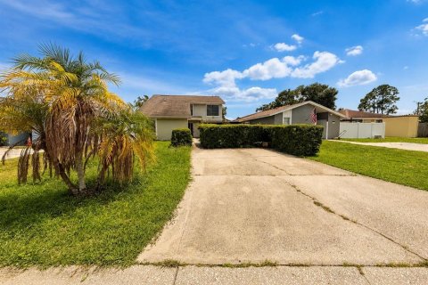 House in Tampa, Florida 3 bedrooms, 125.98 sq.m. № 2258644