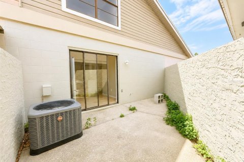 House in Tampa, Florida 3 bedrooms, 125.98 sq.m. № 2258644 - photo 9