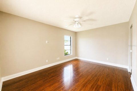 House in Tampa, Florida 3 bedrooms, 125.98 sq.m. № 2258644 - photo 15
