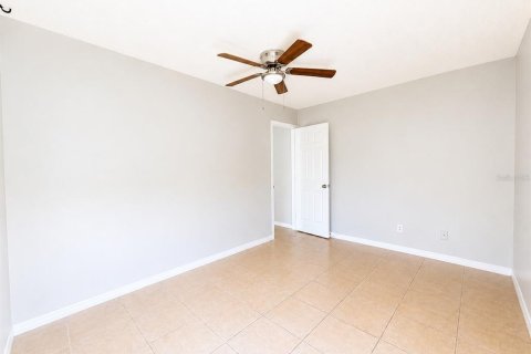 House in Tampa, Florida 3 bedrooms, 125.98 sq.m. № 2258644 - photo 6
