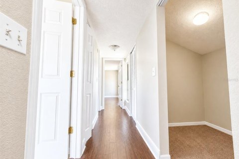 House in Tampa, Florida 3 bedrooms, 125.98 sq.m. № 2258644 - photo 18