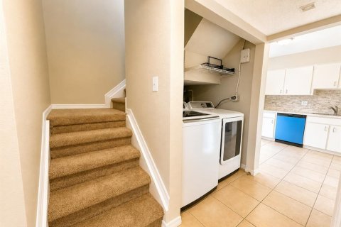 House in Tampa, Florida 3 bedrooms, 125.98 sq.m. № 2258644 - photo 17