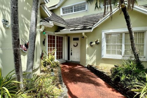 Townhouse in Doral, Florida 3 bedrooms, 163.42 sq.m. № 2076292 - photo 2