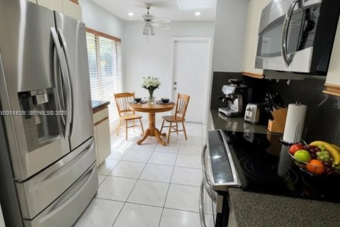 Townhouse in Doral, Florida 3 bedrooms, 163.42 sq.m. № 2076292 - photo 5