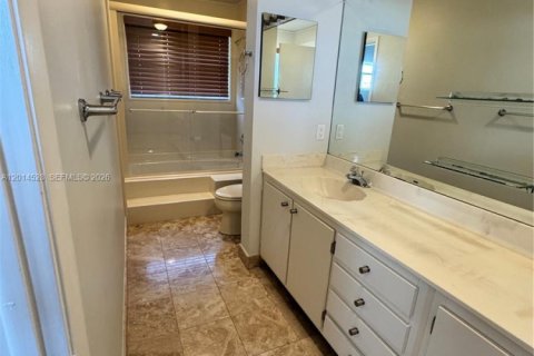 Townhouse in Doral, Florida 3 bedrooms, 163.42 sq.m. № 2076292 - photo 19