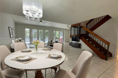 Townhouse in Doral, Florida 3 bedrooms, 163.42 sq.m. № 2076292 - photo 4