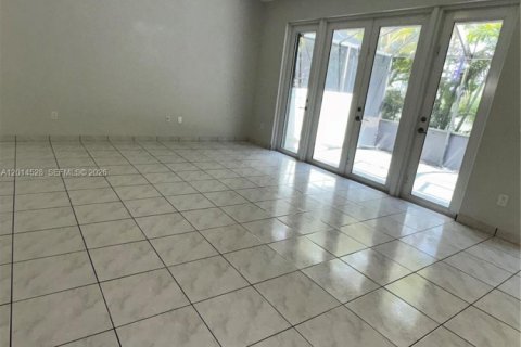 Townhouse in Doral, Florida 3 bedrooms, 163.42 sq.m. № 2076292 - photo 12