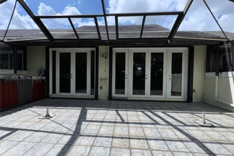 Townhouse in Doral, Florida 3 bedrooms, 163.42 sq.m. № 2076292 - photo 24