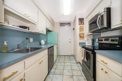 Condo in Winter Park, Florida, 2 bedrooms  № 2409831 - photo 13