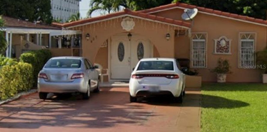 Duplex in Hialeah, Florida 3 bedrooms, 121.89 sq.m. № 1911635