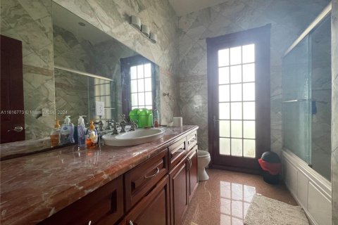 House in Homestead, Florida 4 bedrooms, 261.33 sq.m. № 1870018 - photo 11