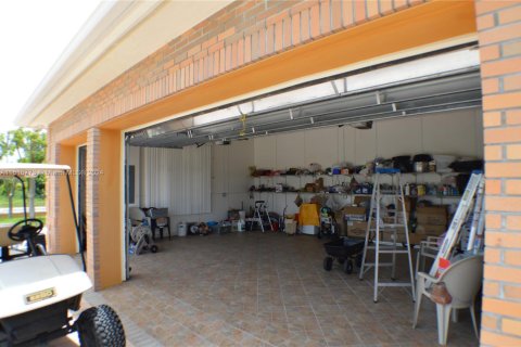 House in Homestead, Florida 4 bedrooms, 261.33 sq.m. № 1870018 - photo 5