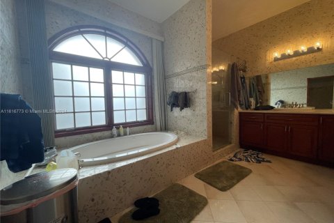 House in Homestead, Florida 4 bedrooms, 261.33 sq.m. № 1870018 - photo 17