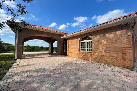 House in Homestead, Florida 4 bedrooms, 261.33 sq.m. № 1870018 - photo 20