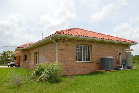 House in Homestead, Florida 4 bedrooms, 261.33 sq.m. № 1870018 - photo 3